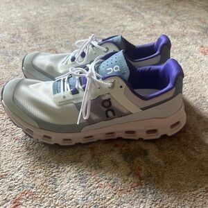 On running women’s shoes cloudvista